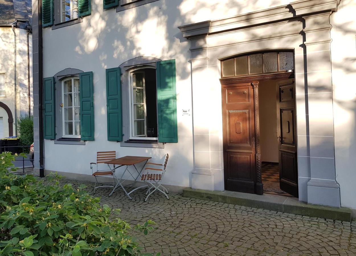 Ehem. Sommerresidenz Von Fürst Friedrich Iii. App.1 Und App.2 *